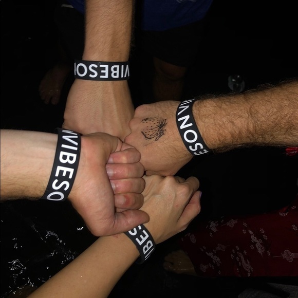 NEW Vibes on Vibes black white Silicon Wristband - Picture 6 of 11